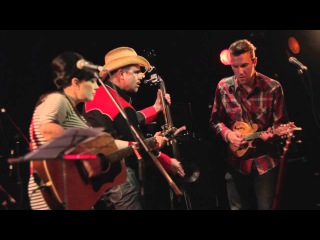 Tami, Dave, and Tony - Folsom Prison Blues (Johnny Cash cover, Live at Southern Fried)