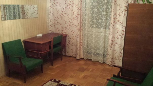 С 1 ноября сдается изолированная комната в 10-15мин ходьбы от м.Калужская - 15 тр+КУ(1-1,5тр) <br>Только для одной девушки строго 27-32лет,обязательно работающей,чистоплотной,интеллигентной,адекватной, <br>скромной,тихой,без животных,без гостей и вп. <br>Соседка девушка 30 лет. <br>Интернет,холодильник,стиральная машина,Ремонт 80х. Просмотр 29 октября в воскресенье с 15.00 до 17.00.<br>Без комиссии и без посредников. <br>Подробности в личку.<br> Саитгалина - фото Фото: С 1 ноября сдается изолированная комната в 10-15мин ходьбы от м.Калужская - 15 тр+КУ(1-1,5тр) <br>Только для одной девушки строго 27-32лет,обязательно работающей,чистоплотной,интеллигентной,адекватной, <br>скромной,тихой,без животных,без гостей и вп. <br>Соседка девушка 30 лет. <br>Интернет,холодильник,стиральная машина,Ремонт 80х. Просмотр 29 октября в воскресенье с 15.00 до 17.00.<br>Без комиссии и без посредников. <br>Подробности в личку.<br> Саитгалина