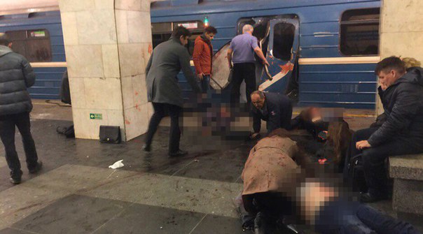В петербургском метро произошли взрывы, есть жертвы