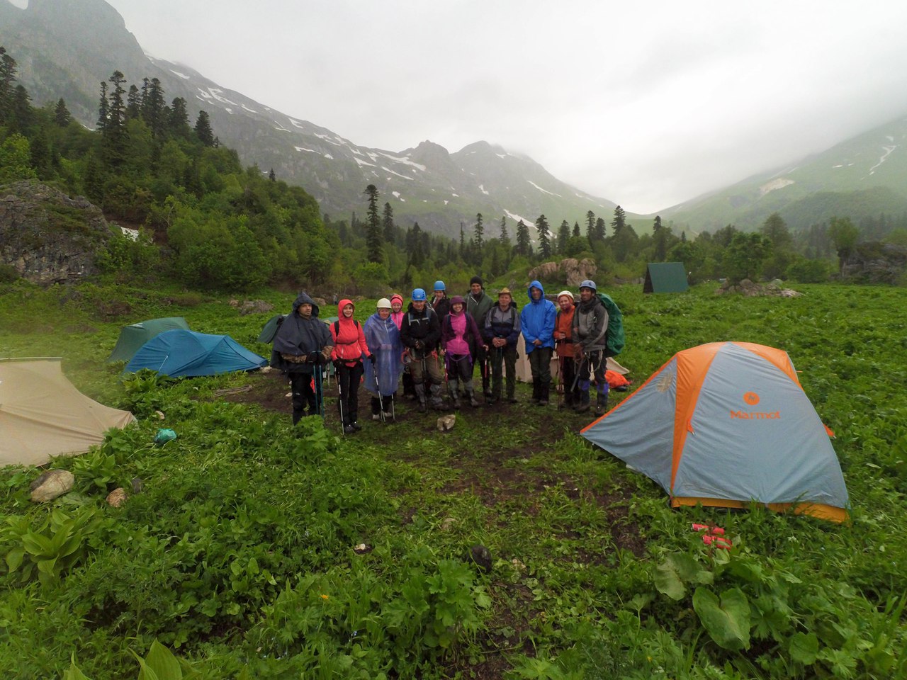 Отчет о восхождении на Фишт +30ка с выходом на море. Автор - Кардашев Багдан, гид группы.