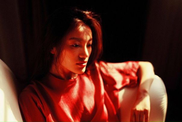 Умная женщина умеет скрывать ревность. Иначе мы, мужчины, чувствуем себя чересчур уверенными.