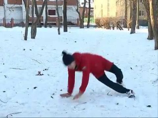 Лейкопластырь, шурупы, сырая картошка: как костромичи борются с гололедом?