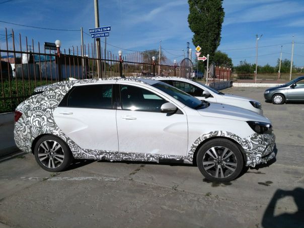 А вот и Lada Vesta Cross в живую. Купили бы 
