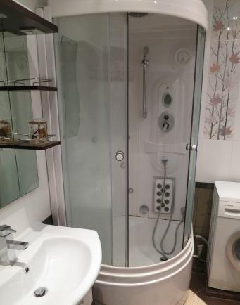 Метро Планерная 200 м, Планерная улица, 5к1 <br>Стоимость арендной платы 18 000 с ком.платежами. <br>C 16 октября сдается однокомнатная квартира 38 кв. м., реально три минуты пешком от метро Планерная (Планерная 5к1). Комната изолирована, санузел раздельный. Сдается только на длительный срок. 4й этаж в 9 этажном доме, все окна в тихий двор. Евроремонт в квартире 4 года назад, кап. ремонт дома в те же сроки. ТВ и Интернет от Билайна. <br>Комиссия. <br>В ЛС не отвечаю. Звоните по телефону! тел.89678598048 - фото Фото: Метро Планерная 200 м, Планерная улица, 5к1 <br>Стоимость арендной платы 18 000 с ком.платежами. <br>C 16 октября сдается однокомнатная квартира 38 кв. м., реально три минуты пешком от метро Планерная (Планерная 5к1). Комната изолирована, санузел раздельный. Сдается только на длительный срок. 4й этаж в 9 этажном доме, все окна в тихий двор. Евроремонт в квартире 4 года назад, кап. ремонт дома в те же сроки. ТВ и Интернет от Билайна. <br>Комиссия. <br>В ЛС не отвечаю. Звоните по телефону! тел.89678598048