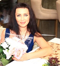 Наташа Попова