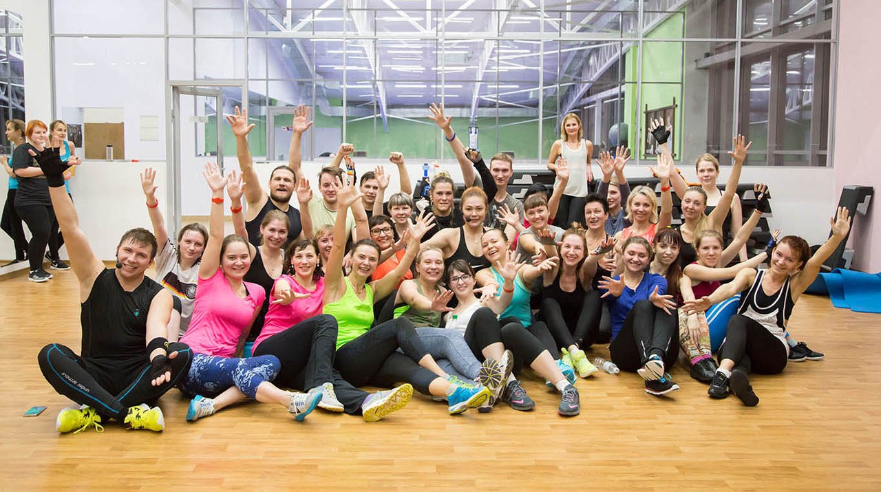 Свердлова фитнес. Sky фитнес-клуб Хабаровск. Скай фитнес клуб Хабаровск. Зумба Рязань. River Club Хабаровск тренер.