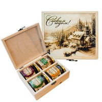 КЕДРОВАЯ ШКАТУЛКА СИБИРСКИЙ ТАЛИСМАН С 3D ГРАВИРОВКОЙ  4300 РУБ.  Шкатулка на заказ с наполнением из продуктов лидеров от Сибирского Знахаря! Срок изготовления: от 3 дней  Материал: клееный массив кедра Размер: 230 х 17 х 73 мм  Шкатулка выполнена из массива кедра и пропитана натуральным маслом, которое обладает бактерицидными свойствами и надолго сохраняет дерево.  Крышка шкатулки украшена при помощи лазерной гравировки. По вашему желанию это может быть 2D или 3D гравировка. Варианты изображений Вы можете предложить сами или выбрать наше стандартное изображение.  Кедр считается одним из самых энергетически сильных деревьев, поэтому из него часто делаются амулеты и талисманы. Говорят, что у кедра есть способность гармонизировать окружающее пространство. Он приводит в порядок нервы, снимает стресс, депрессию, наделяет человека душевной силой.  Наполнение: Варенье из сосновой шишки 200 мл, Кедровый орех в сосновом сиропе 200 мл, Конфитюр из одуванчика 200 мл, Черёмуха протёртая с сахаром 200 мл. Стоимость сундука с наполнением и с 2D гравировкой 3500 р  Стоимость сундука с наполнением с 3D гравировкой 4300 р  Оптовые цены (от 10 шт) уточняйте у продавца