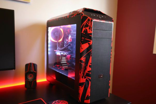 Натан Паллок кастомизировал свой MasterCase Maker 5 с помощью ламинированного винила. Выбрал черно-красные тона. Какой цвет выбрали бы вы