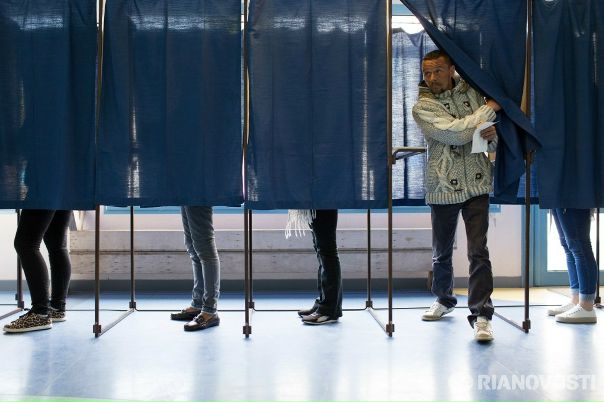Макрон и Ле Пен, по данным exit-poll, лидируют в первом туре выборов: 