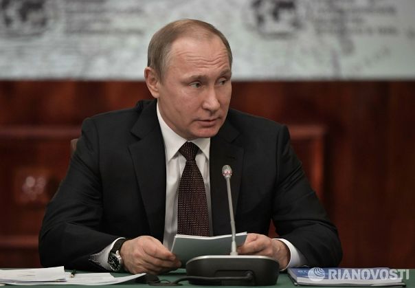 Путин заявил, что ему постоянно приходится смотреть, чтобы Россию не съели: 
