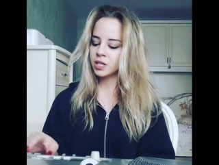 УЛЕТАЛИ ПТИЦАМИ ГОРДЫМИ ♫ (Кавер от симпатичной блондинки)