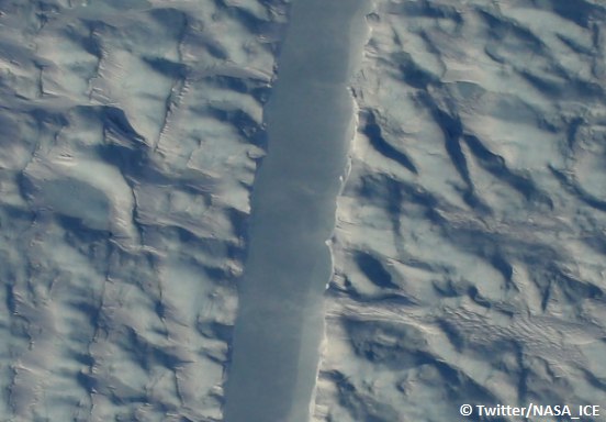 NASA показало фото трещины в одном из крупнейших ледников Гренландии: 