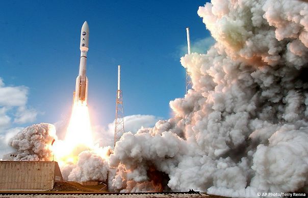 Ракета-носитель Atlas V стартовала с космическим кораблем Cygnus и грузом для МКС: 
