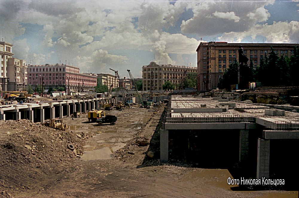 1998 год. Строительство магазина "Никитинский" на Площади Революции