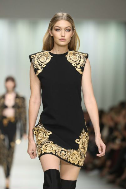 Gigi Hadid – Versace Show in Milan