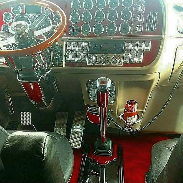 Как вам интерьер Peterbilt custom 379 