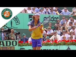 Gustavo Kuerten v Sergi Bruguera Highlights - Men's Final I Roland-Garros 1997