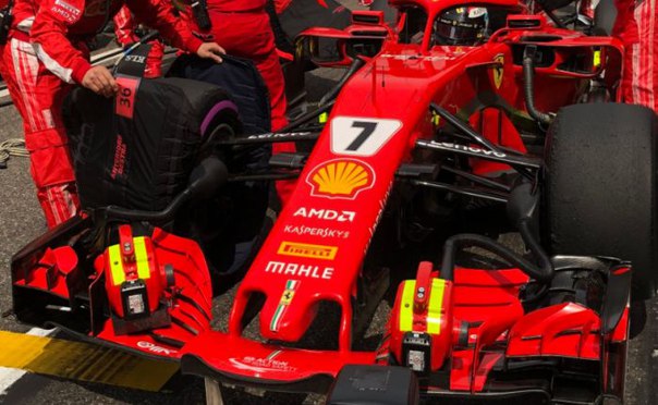 логотип amd возвращается на гоночные болиды ferrari быть спонсором команд формулы 1 почётно и определенной степени выгодно. не даром гонки называют королевской серией, гонщики и их болиды