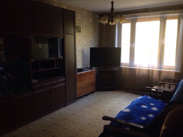 М. Бабушкинская КОМНАТА СРОЧНО!!!<br>Сдается КОМНАТА в 3-х комн. кв., 20 мин. пешком до метро, 5 минут на автобусе м.БАБУШКИНСКАЯ, 7 минут м.Свиблово, а также можно доехать на транспорте м.Медведково, Ботанический сад, Отрадное, Алтуфьево, недалеко ж/д станции Лось и Лосиноостровская (20 минут до м.Комсомольская). <br>3-й этаж 9-ти этажного дома. Комната 20 кв.м., Кухня 9 кв.м. С/у раздельный. Пластиковые окна, стиральная машина, холодильник, интернет, вся необходимая мебель. Хороший район, рядом несколько парков, магазины, почта, Сбербанк. <br>Комната 12000 руб /месяц + КУ расходники по счетчикам (свет, вода, делится на всех проживающих в квартире, примерно около 600р)<br>Соседи: в одной комнате молодой человек, во второй молодой человек и девушка, адекватные, приличные, чистоплотные и спокойные без в/п, много работают! В квартире тихо, тепло и спокойно!)<br>Комната самая большая из всех, в ней большой диван и большой телевизор, но она слегка проходная, но не насквозь, а с краю. В качестве перегородки стоит шкаф, соответственно соседа не видно и не слышно. Одна дверь на две комнаты, эту и ту в которой один молодой человек, но у него отдельная дверь закрывается на ключ.<br>Комната сдаётся СРОЧНО!!!<br>Комиссии нет!<br>Депозит 100% за последний месяц проживания (можно разделить на пару месяцев).<br>СОБСТВЕННИК. БЕЗ ПОСРЕДНИКОВ - фото Фото: М. Бабушкинская КОМНАТА СРОЧНО!!!<br>Сдается КОМНАТА в 3-х комн. кв., 20 мин. пешком до метро, 5 минут на автобусе м.БАБУШКИНСКАЯ, 7 минут м.Свиблово, а также можно доехать на транспорте м.Медведково, Ботанический сад, Отрадное, Алтуфьево, недалеко ж/д станции Лось и Лосиноостровская (20 минут до м.Комсомольская). <br>3-й этаж 9-ти этажного дома. Комната 20 кв.м., Кухня 9 кв.м. С/у раздельный. Пластиковые окна, стиральная машина, холодильник, интернет, вся необходимая мебель. Хороший район, рядом несколько парков, магазины, почта, Сбербанк. <br>Комната 12000 руб /месяц + КУ расходники по счетчикам (свет, вода, делится на всех проживающих в квартире, примерно около 600р)<br>Соседи: в одной комнате молодой человек, во второй молодой человек и девушка, адекватные, приличные, чистоплотные и спокойные без в/п, много работают! В квартире тихо, тепло и спокойно!)<br>Комната самая большая из всех, в ней большой диван и большой телевизор, но она слегка проходная, но не насквозь, а с краю. В качестве перегородки стоит шкаф, соответственно соседа не видно и не слышно. Одна дверь на две комнаты, эту и ту в которой один молодой человек, но у него отдельная дверь закрывается на ключ.<br>Комната сдаётся СРОЧНО!!!<br>Комиссии нет!<br>Депозит 100% за последний месяц проживания (можно разделить на пару месяцев).<br>СОБСТВЕННИК. БЕЗ ПОСРЕДНИКОВ