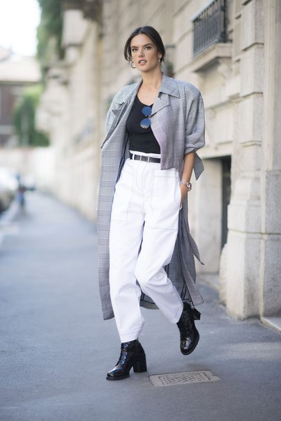 Alessandra Ambrosio is Looking All Stylish