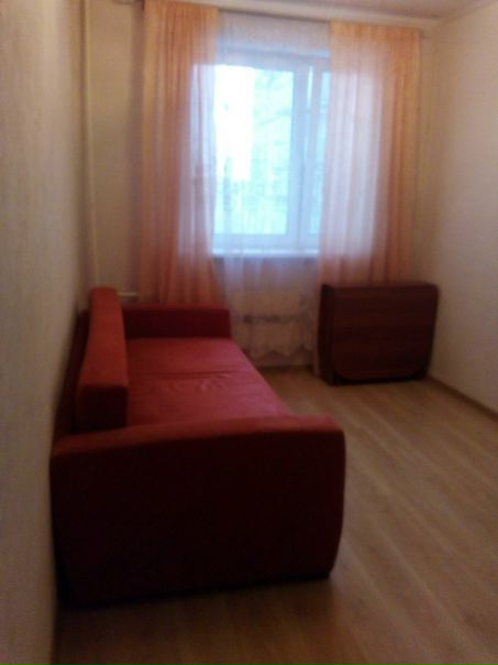 Уютная комната в трёх-комнатной квартире. Без хозяев, 7 минут от м. Марксистская-Таганская 22 т.р. коммуналка включена в стоимость. <br><br>Сдается комната в трех-комнатной квартире (10 кв.м.), девушке. Квартира чистая, комната тоже. Коммунальный платеж включен в стоимость. Сан-узел раздельный. Два соседа в оставшихся комнатах - парень, менеджер в компании и девушка, студентка, психолог. Квартира тихая, часто никого не бывает. Хороший район: рядом Таганский парк с беговыми дорожками и полем, зимой каток. вся инфраструктура в двух минутах от дома, магазины, спортзалы, сервисы, исторические районы Таганки совсем рядом. Оплата на карту хозяину, комиссий и залога нет, оплата помесячно. договор аренды по вашему желанию. <br><br>+7 968 667 21 38 Сергей - фото Фото: Уютная комната в трёх-комнатной квартире. Без хозяев, 7 минут от м. Марксистская-Таганская 22 т.р. коммуналка включена в стоимость. <br><br>Сдается комната в трех-комнатной квартире (10 кв.м.), девушке. Квартира чистая, комната тоже. Коммунальный платеж включен в стоимость. Сан-узел раздельный. Два соседа в оставшихся комнатах - парень, менеджер в компании и девушка, студентка, психолог. Квартира тихая, часто никого не бывает. Хороший район: рядом Таганский парк с беговыми дорожками и полем, зимой каток. вся инфраструктура в двух минутах от дома, магазины, спортзалы, сервисы, исторические районы Таганки совсем рядом. Оплата на карту хозяину, комиссий и залога нет, оплата помесячно. договор аренды по вашему желанию. <br><br>+7 968 667 21 38 Сергей