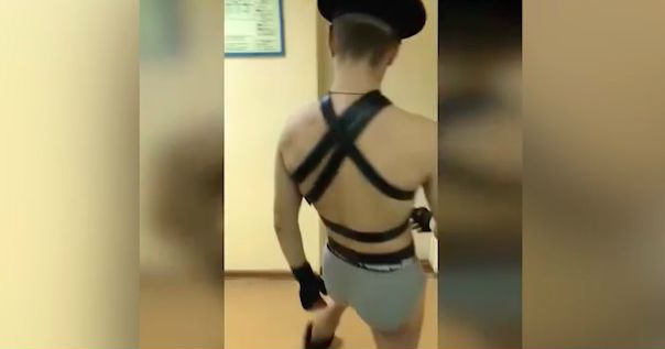 Разбирательствами по секс-клипу будущих лётчиков займутся Минтранс и Росавиация: 