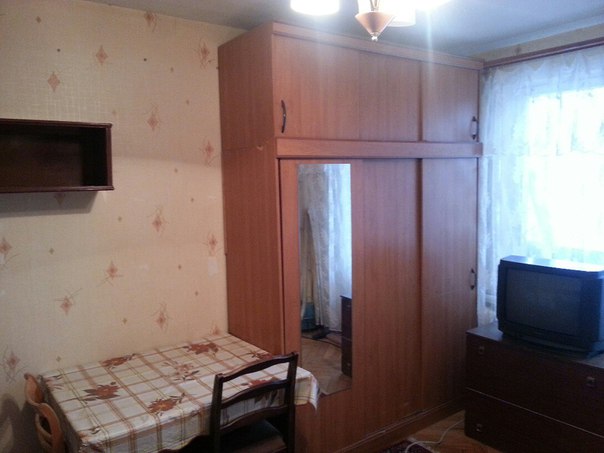 Фото: Доброй день!<br>Ищем соседку в 2х комнатную квартиру, подселение к девушке, в изолированную комнату! <br>Спокойную, платежеспособную; без в/п и животных.<br>Комната не большая, но очень близко от метро. И с балкончиком) В 170 метрах м.Севастопольское, м.Каховское. Цена 20000 р. на двоих. По 10000 руб. с каждой. <br>Оплата включает в себя коммуналку, интернет Wi-Fi, а также всё остальное. Заехать можно 10 Января.