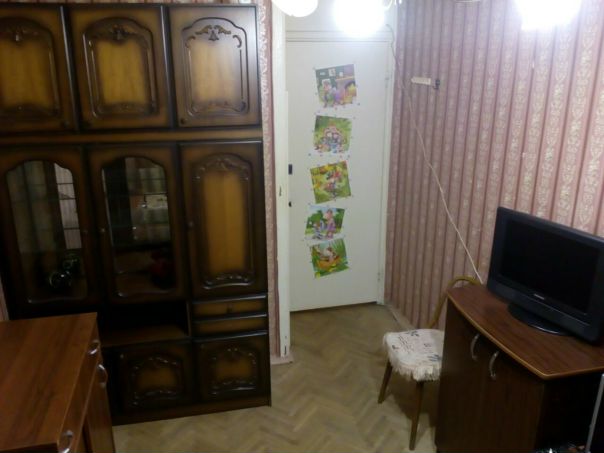 Сдам комнату в 2-х комнатной квартире. Адрес: Пожарского 2. В соседней комнате проживает женщина. Удобное расположение, до метро 10 минут на маршрутке, остановка у дома. Также рядом платформа Левобережная (5 минут пешком). В доме «пятерочка», рядом парк, магазины. <br>В квартире вся необходимая бытовая техника (холодильник, хорошая плита, вытяжка, стиральная машина, в каждой комнате пылесос, утюг) <br>В комнате, диван, стенка, два комода, тумба, телевизор. Комната на ключе. Стоимость 14 500 одному человек, 16 500 два человека (залог 6000 руб.) БЕЗ РЕЕЛТОРА. Заезд возможен на следующий день. 89637531428 Марина - фото Фото: Сдам комнату в 2-х комнатной квартире. Адрес: Пожарского 2. В соседней комнате проживает женщина. Удобное расположение, до метро 10 минут на маршрутке, остановка у дома. Также рядом платформа Левобережная (5 минут пешком). В доме «пятерочка», рядом парк, магазины. <br>В квартире вся необходимая бытовая техника (холодильник, хорошая плита, вытяжка, стиральная машина, в каждой комнате пылесос, утюг) <br>В комнате, диван, стенка, два комода, тумба, телевизор. Комната на ключе. Стоимость 14 500 одному человек, 16 500 два человека (залог 6000 руб.) БЕЗ РЕЕЛТОРА. Заезд возможен на следующий день. 89637531428 Марина