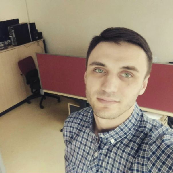 Фото: Сниму изолированную комнату или скооперируюсь для совместного поиска 2-3х комнатной квартиры <br>на серой ветке, Савелская-Отрадное. <br>Требования: <br>-Не постсоветский апокалипсис (отсутствие ковров на стенах и прочей атрибутики) <br>-Пешая доступность метро <br>-Проживание без хозяев <br>-Соседи 18-30 (парни, девушки не имеет значения) <br>-Отсутствие собак и прочей живности <br>О себе: <br>24 года, платежеспособный, адекватны, чистоплотный, занимаюсь спортом.<br> Бабаев