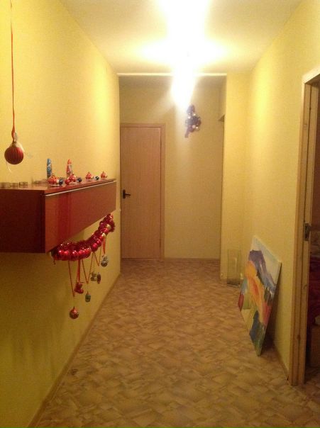 Сдаётся комната в 3х комнатной квартире. Из соседей по квартире одна девушка. От метро Новокосино около 10-15 минут пешком <br>В квартире имеется все необходимое: стиральная машинка, холодильник, чайник, микроволновка, утюг, Wi-fi, балкон на кухне, сан.узел раздельный. В комнате шкаф, кровать, тумба, по желанию можно поставить журнальный столик. Одна из комнат отведена под сушилку и глажку. <br>Рядом лесопарковая зона, множества супермаркетов, торогово-развлекательный центр Реутов парк <br>Оплата 17500 за все <br>Рассматриваю одну девушку, аккуратную, без в/п<br> Керимбекова - фото Фото: Сдаётся комната в 3х комнатной квартире. Из соседей по квартире одна девушка. От метро Новокосино около 10-15 минут пешком <br>В квартире имеется все необходимое: стиральная машинка, холодильник, чайник, микроволновка, утюг, Wi-fi, балкон на кухне, сан.узел раздельный. В комнате шкаф, кровать, тумба, по желанию можно поставить журнальный столик. Одна из комнат отведена под сушилку и глажку. <br>Рядом лесопарковая зона, множества супермаркетов, торогово-развлекательный центр Реутов парк <br>Оплата 17500 за все <br>Рассматриваю одну девушку, аккуратную, без в/п<br> Керимбекова
