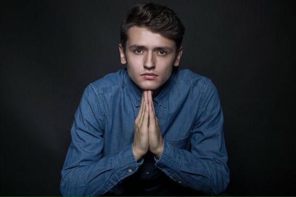 Фото: Всем привет! Мы не студенты, не алкоголики, не наркоманы и не геи! Мы за мир во всём мире! Мы - это я и мой друг (коллега). Ищем просторную, тёплую, уютную (можно и не уютную, уют наведём сами) КОМНАТУ в пределах 20 тыс. рублей. Желательно в пешей доступности от метро. И да, это очень срочно. Рассмотрим любые варианты!!! В принципе и однушку пределах 25 тыс. тоже рассмотрим. <br>Всю подробную информацию о себе, при необходимости, мы предоставим, а пока оставлю эти фотографии. <br>Я тот, кто слева, товарищ справа. Заранее благодарю!