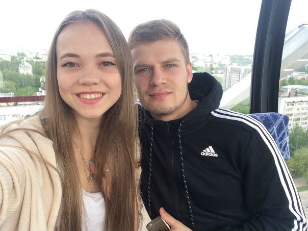 Мы молодая пара, снимем комнату в Москве до 18 тыс. рублей все включено, или студию/однушку до 23 тыс. (+/-, зависит от расположения и условий). <br>Не бабушкин вариант! Без ковров и древней мебели. Из мебели нужно только самое необходимое: шкаф, диван, стол. стиральная машинка. <br>По расположению желательно рыжая ветка от академической до Новоясеневской, или серая от нагатинской до севастопольской в пешей доступности от метро. Но рассмотрим и другие варианты! <br>Без вредных привычек, занимаемся спортом, работаем. Дружелюбные, не шумные, следим за чистотой. <br>Готовы заехать уже сейчас.<br>Только от собственника! Комиссию агентам платить не будем!<br>Предложения в лс или вотсап 89195073328 Виктория <br> Пономарёва - фото Фото: Мы молодая пара, снимем комнату в Москве до 18 тыс. рублей все включено, или студию/однушку до 23 тыс. (+/-, зависит от расположения и условий). <br>Не бабушкин вариант! Без ковров и древней мебели. Из мебели нужно только самое необходимое: шкаф, диван, стол. стиральная машинка. <br>По расположению желательно рыжая ветка от академической до Новоясеневской, или серая от нагатинской до севастопольской в пешей доступности от метро. Но рассмотрим и другие варианты! <br>Без вредных привычек, занимаемся спортом, работаем. Дружелюбные, не шумные, следим за чистотой. <br>Готовы заехать уже сейчас.<br>Только от собственника! Комиссию агентам платить не будем!<br>Предложения в лс или вотсап 89195073328 Виктория <br> Пономарёва