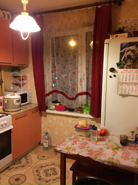 Сдаётся небольшая комната в трёхкомнатной квартире. Для одного человека. <br>В квартире есть вся необходимая техника. В комнате спальное место, шкаф,стол.<br>До метро Черкизовская 10-15минут пешком. Перед домом парк. <br>Стоимость аренды 15000р вместе с К/У и интернетом. Предпочтительно для женщины. <br>Пишите в л.с. - фото Фото: Сдаётся небольшая комната в трёхкомнатной квартире. Для одного человека. <br>В квартире есть вся необходимая техника. В комнате спальное место, шкаф,стол.<br>До метро Черкизовская 10-15минут пешком. Перед домом парк. <br>Стоимость аренды 15000р вместе с К/У и интернетом. Предпочтительно для женщины. <br>Пишите в л.с.