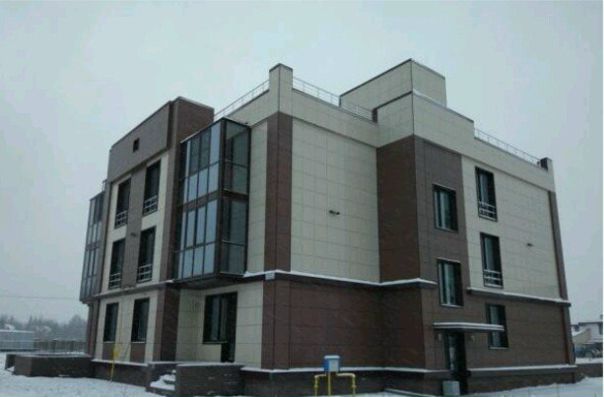 г. Всеволожск<br>Ул. Новоладожская 95, корп. 1<br> Продается двухкомнатная квартира 65,2 кв.м. на 2/3 эт. в ЖК Мелодия - небольшом квартале малоэтажной застройки на границе города Всеволожска. Комплекс состоит всего из 11 домов. Закрытая охраняемая территория, всего 20 минут от Санкт-Петербурга. Живя за городом, дыша свежим воздухом и наслаждаясь природой, можно спокойно ездить на работу в Санкт-Петербург. Во Всеволожске вся инфраструктура - магазины, школы, сады, поликлиника и больница. <br>Квартира просторная и светлая, произведена качественная отделка. Огромная лоджия с окнами в пол! В квартире никто не жил. Кухня 12,43 кв.м., комнаты 20,55+ 17.24 кв.м. Лождия.<br>Все документы готовы, один взрослый собственник. Просмотры в любое время. Срочно!<br>5 500 000 руб. - фото Фото: г. Всеволожск<br>Ул. Новоладожская 95, корп. 1<br> Продается двухкомнатная квартира 65,2 кв.м. на 2/3 эт. в ЖК Мелодия - небольшом квартале малоэтажной застройки на границе города Всеволожска. Комплекс состоит всего из 11 домов. Закрытая охраняемая территория, всего 20 минут от Санкт-Петербурга. Живя за городом, дыша свежим воздухом и наслаждаясь природой, можно спокойно ездить на работу в Санкт-Петербург. Во Всеволожске вся инфраструктура - магазины, школы, сады, поликлиника и больница. <br>Квартира просторная и светлая, произведена качественная отделка. Огромная лоджия с окнами в пол! В квартире никто не жил. Кухня 12,43 кв.м., комнаты 20,55+ 17.24 кв.м. Лождия.<br>Все документы готовы, один взрослый собственник. Просмотры в любое время. Срочно!<br>5 500 000 руб.