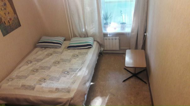 Фото: Сдаётся комната в 2-х комн. квартире. М Варшавская (300 метров до станции) <br>В квартире есть все необходимое для проживания: СВЧ, стир. Машинка, wf, в комнате тв, диван, шкаф, стол. 1 Этаж, консьерж, видеонаблюдение. <br>Сдаётся для 1-2 чел. Без животных. <br>Цена 17.500 + свет, вода, интернет (700-800 руб.). Без комиссии. Залог 10.000<br>Фото реальные. <br>Пишите, отвечу на все ваши вопросы.<br>