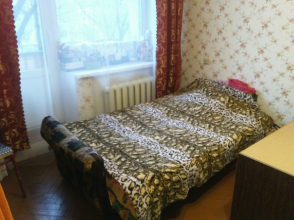 м. Новогиреево <br>8 мин пешком <br>Сдается большая проходная комната, 20 тыс. <br>Заселение 25 ноября. <br>Можно вдвоём, по 10 тыс. + коммуналка на троих (~ 700р. с чел.). <br>Депозита нет, заключен договор. <br>Есть все для комфортного проживания (стиральная машинка, плита, холодильник, микроволновая печь, шкаф в отдельной комнате, WIFI - 550 р.), спальное место у каждого своё. <br>В соседней комнате живет девушка, спокойная, чистоплотная, без в/п, ищет таких же.<br>По вопросам в лс (я с этой комнаты съезжаю, помогаю с поиском) - фото Фото: м. Новогиреево <br>8 мин пешком <br>Сдается большая проходная комната, 20 тыс. <br>Заселение 25 ноября. <br>Можно вдвоём, по 10 тыс. + коммуналка на троих (~ 700р. с чел.). <br>Депозита нет, заключен договор. <br>Есть все для комфортного проживания (стиральная машинка, плита, холодильник, микроволновая печь, шкаф в отдельной комнате, WIFI - 550 р.), спальное место у каждого своё. <br>В соседней комнате живет девушка, спокойная, чистоплотная, без в/п, ищет таких же.<br>По вопросам в лс (я с этой комнаты съезжаю, помогаю с поиском)