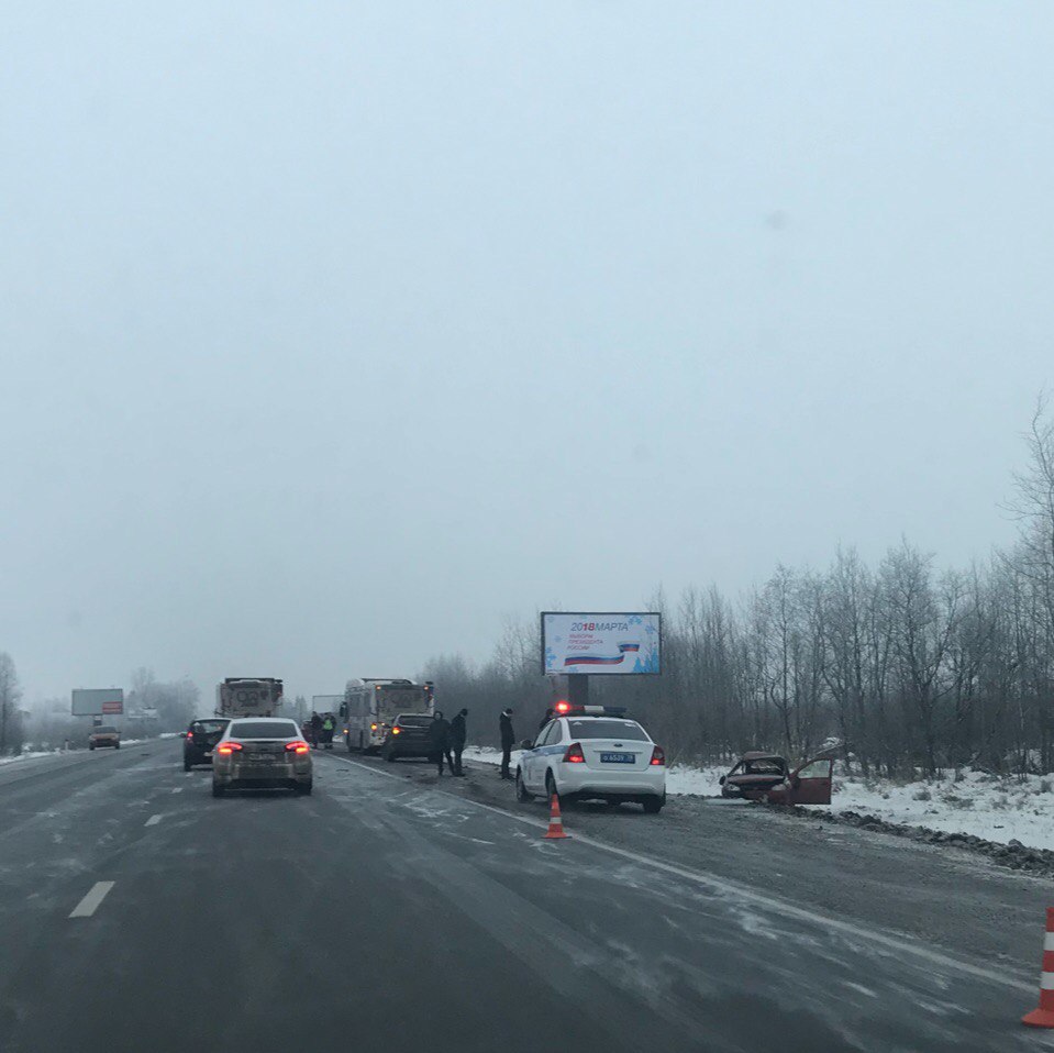 В тройном ДТП с автобусом у Зайцево две легковушки улетели в кювет
