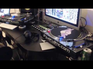 Vinyl selector by Miguel Alanis @ Dj World LAB Jan 3rd 2018