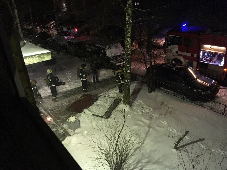 В подъезде жилого дома в Петербурге прогремел взрыв
