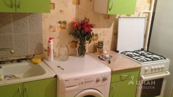 Фото: Сдается однокомнатная квартира на длительный срок максимум на год в хорошем состоянии,в квартире нету из мебели вещевого шкафа, имеется только плита микроволновка чайник электрический холодильник стиральная машинка утюг диван комод стол журнальный стол со стульями кухонный и имеется интернет, в подъезде чисто,соседи хорошие. С питомцами возможно но без детей .Инфраструктура развитая,рядом находятся автобусная остановка,почта,больница,детский сад,магазины,трамваи,метро. До метро пешком ходьбы 15 минут.Агентов не беспокоить. СОБСТВЕННИК!!!!В квартире за сантехнические поломку оборудования ремонт за ваш счет.В квартире что имеется из мебели ничего не выносим в коридор или балкон,всё ОСТАЕТСЯ В КВАРТИРЕ!!!!!!!!Коммунальные услуги включены. 35 000 /мес. <br>Ком. платежи включены, без счётчиков <br>Следить за изменением цены <br>Длительная аренда (от года), комиссия 0%, залог 35 000 , предоплата за 1 месяц .<br> Телефон : +7 977 939-28-19<br>СОБСТВЕННИК <br>Общая <br>34,6 м <br>Жилая <br>19,8 м <br>Кухня <br>9,7 м <br>Этаж <br>7 из 12 <br>Построен <br>1967