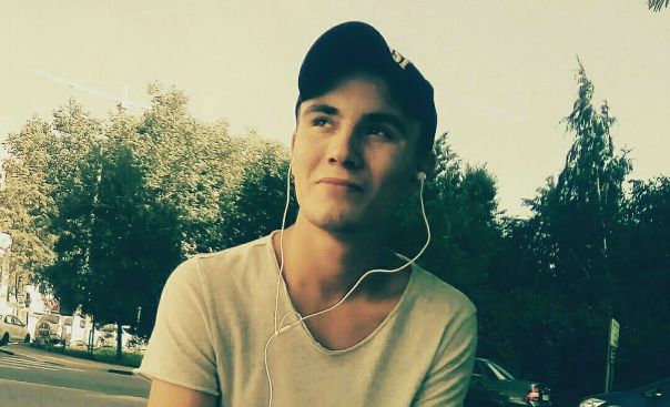 Здравствуйте, дорогие жители новых и старых Химок, прошу прочитать. <br>Срочно! (Живу в хостеле) <br>Ищу небольшую изолированную комнату либо койко-место (в которой по площаде может находиться лишь диван). <br>За порядок и чистоплотность отвечаю. Порядочный и платёжеспособный.<br>Рассмотрю все варианты.<br>89774649768<br> Добрый - фото Фото: Здравствуйте, дорогие жители новых и старых Химок, прошу прочитать. <br>Срочно! (Живу в хостеле) <br>Ищу небольшую изолированную комнату либо койко-место (в которой по площаде может находиться лишь диван). <br>За порядок и чистоплотность отвечаю. Порядочный и платёжеспособный.<br>Рассмотрю все варианты.<br>89774649768<br> Добрый