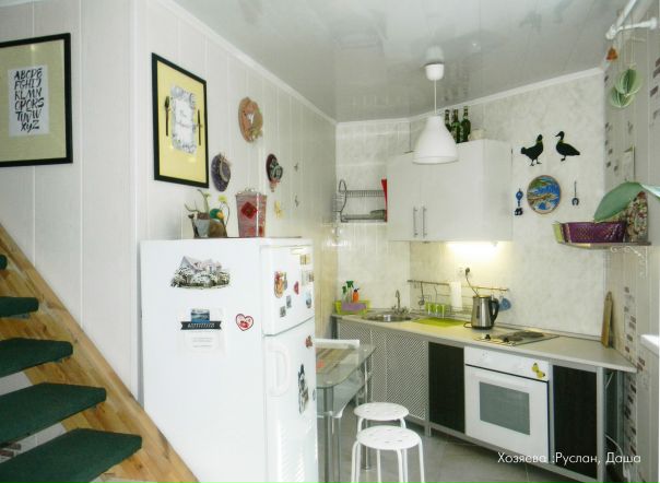 Фото: Собственник! Без комиссии!<br>Сдаю дом 88м2 , 8км от МКАД, Осташковское шоссе д. Болтино. Удобная транспортная развязка как до м. Медведково, так и до Мытищи (10-15мин.) Остановка рядом (2мин. пешком)<br>Дом со всеми удобствами: отопление, водоснабжение, канализация, стеклопакеты, полы с подогревом, с/у, мебель, быт. техника, интернет.<br>1 этаж -студия (комната-кухня), с/у,<br>2 этаж- 2 комнаты.<br>1-2 машиноместа (ворота автомат).<br>Инфраструктура: несколько магазинов, аптека, детская площадка клуб (кружки для детей). Недалеко Клязьминское водохранилище пешком (5 мин.)<br>На участке(12сот) (хозяин на участке в отдельном доме).<br>Территория облагорожена.<br>На длительный срок(от 5 мес. и более)- 45000т.р./мес. (все коммунальные платежи включены в стоимость)<br><br>Рассматриваем (от 1-до 3-х чел.) без животных!<br><br>Национальность не принципиальна, главное порядочность!<br><br>Агентам не беспокоить!<br><br>тел. 89057405369 Дарья
