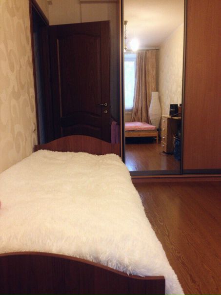 Часть комнаты, метро Сокол<br>Уважаемые девушки! <br>Сдается отдельное место в изолированной комнате, в уютной двухкомнатной квартире. <br>Расположение: 3 минуты пешком от метро Сокол <br>Дата заезда: 17 февраля (возможно чуть раньше). <br>Стоимость: 12500 руб. ежемесячно (уже с ку). <br>В квартире хороший ремонт, очень дружелюбные соседки (с вами в комнате одна девушка и в соседней еще 2 девушки), рядом ТЦ, продуктовые магазины и пр. <br>П.С. При заезде необходимо также оплатить депозит 13000 (при выезде возвращается). <br>Рассматриваем только девушек до 30 лет, по всем вопросам пишите в лс<br> Яковлева - фото Фото: Часть комнаты, метро Сокол<br>Уважаемые девушки! <br>Сдается отдельное место в изолированной комнате, в уютной двухкомнатной квартире. <br>Расположение: 3 минуты пешком от метро Сокол <br>Дата заезда: 17 февраля (возможно чуть раньше). <br>Стоимость: 12500 руб. ежемесячно (уже с ку). <br>В квартире хороший ремонт, очень дружелюбные соседки (с вами в комнате одна девушка и в соседней еще 2 девушки), рядом ТЦ, продуктовые магазины и пр. <br>П.С. При заезде необходимо также оплатить депозит 13000 (при выезде возвращается). <br>Рассматриваем только девушек до 30 лет, по всем вопросам пишите в лс<br> Яковлева