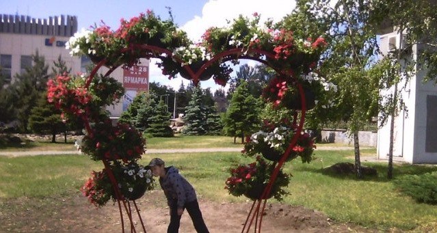 Запорожские улицы заполнили цветочные арки Запорожские улицы заполнили цветочные арки