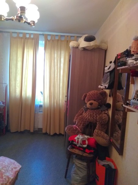 Фото: Сдается СРОЧНО с 1ноября комната в двушке. М.Орехово(5мин пешком).Только для одной девушки, чистоплотной, без животных. Соседки 2девушки 27лет. Есть холодильник, стиральная машина,микроволновка. Без комиссии и без посредников. <br>Цена 15 000 плюс свет и интернет 500 . P.s.шкаф и вещи из комнаты уедут вместе с соседкой 30-31октября. Во всем вопросам пишите в личку