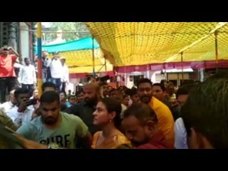 KAJOL DEVGN on Instagram: “Bollywood's Sigham Ajay Devgan witnessed Ambatta's visit to Shahkutumba in Kolhapur today. Ajay Devgn, Devgan's wife Kaj...