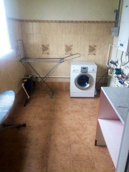 Продам двухэтажный дом 180м(газоблоки)на участке 15 сот.,в черте города Вышний Волочёк.<br>С видом на водохранилище, есть все коммуникации вода, газ, частично сделан ремонт, котельная и ванная на 2 этаже готовы на 100%, в комнатах нужно делать отделку по вашему желанию. На участке проделано много работы, есть гараж на 2 машины с автоматическими воротами, фундамент для бани 11на5м, цветники. Продаю в связи с переездом. Рассмотрю варианты обмена с вашей доплатой на квартиру, машину. Торг никто не отменял.<br>Цена: 4200000 рублей.<br>Обращаться по телефону: <br>8(903)801-12-68 <br>Либо в лс. - фото Фото: Продам двухэтажный дом 180м(газоблоки)на участке 15 сот.,в черте города Вышний Волочёк.<br>С видом на водохранилище, есть все коммуникации вода, газ, частично сделан ремонт, котельная и ванная на 2 этаже готовы на 100%, в комнатах нужно делать отделку по вашему желанию. На участке проделано много работы, есть гараж на 2 машины с автоматическими воротами, фундамент для бани 11на5м, цветники. Продаю в связи с переездом. Рассмотрю варианты обмена с вашей доплатой на квартиру, машину. Торг никто не отменял.<br>Цена: 4200000 рублей.<br>Обращаться по телефону: <br>8(903)801-12-68 <br>Либо в лс.