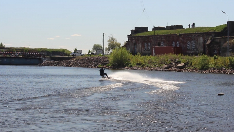 Пламен катается на водном борде 2018