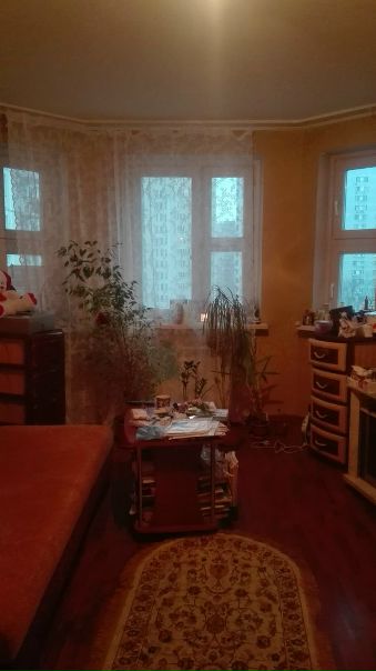 Фото: Сдается комната в 3-комнатной квартире для одной девушки. С 12 мая на 3/3,5 месяца. Метро Текстильщики/Кузьминки. 12-15 минут пешком от метро. <br>Цена: 16700 руб + коммунальные услуги; за май - 13 тыс. Руб. Комната закрывается на ключ. В двух других комнатах живут по одной девушке. Татьяна 89299374915<br> Князева