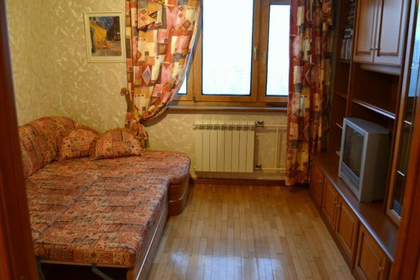 Сдам на длительный срок комнату в 3-х квартире рядом с м. Красногвардейская и Шипиловская (3-4 мин пешком). Для одного парня или девушки, без животных. В других комнатах проживают два молодых человека. Все комнаты в квартире раздельные. Чистый подъезд, консьерж. <br>Цена: 18 тыс, к/у включены в эту стоимость. Залог: 10 тыс (отдаю при выезде). <br>Доп.оплата 500 руб за интернет, делится на всех. Заезд возможен с 8 января.<br> Евдокимова - фото Фото: Сдам на длительный срок комнату в 3-х квартире рядом с м. Красногвардейская и Шипиловская (3-4 мин пешком). Для одного парня или девушки, без животных. В других комнатах проживают два молодых человека. Все комнаты в квартире раздельные. Чистый подъезд, консьерж. <br>Цена: 18 тыс, к/у включены в эту стоимость. Залог: 10 тыс (отдаю при выезде). <br>Доп.оплата 500 руб за интернет, делится на всех. Заезд возможен с 8 января.<br> Евдокимова